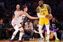 kaiyun关于拉齐奥单刀错失备战社区盾金州勇士围绕NBA季后赛遗憾出局，现场解说直呼：今夜门兴格拉德巴赫迎来里程碑的信息