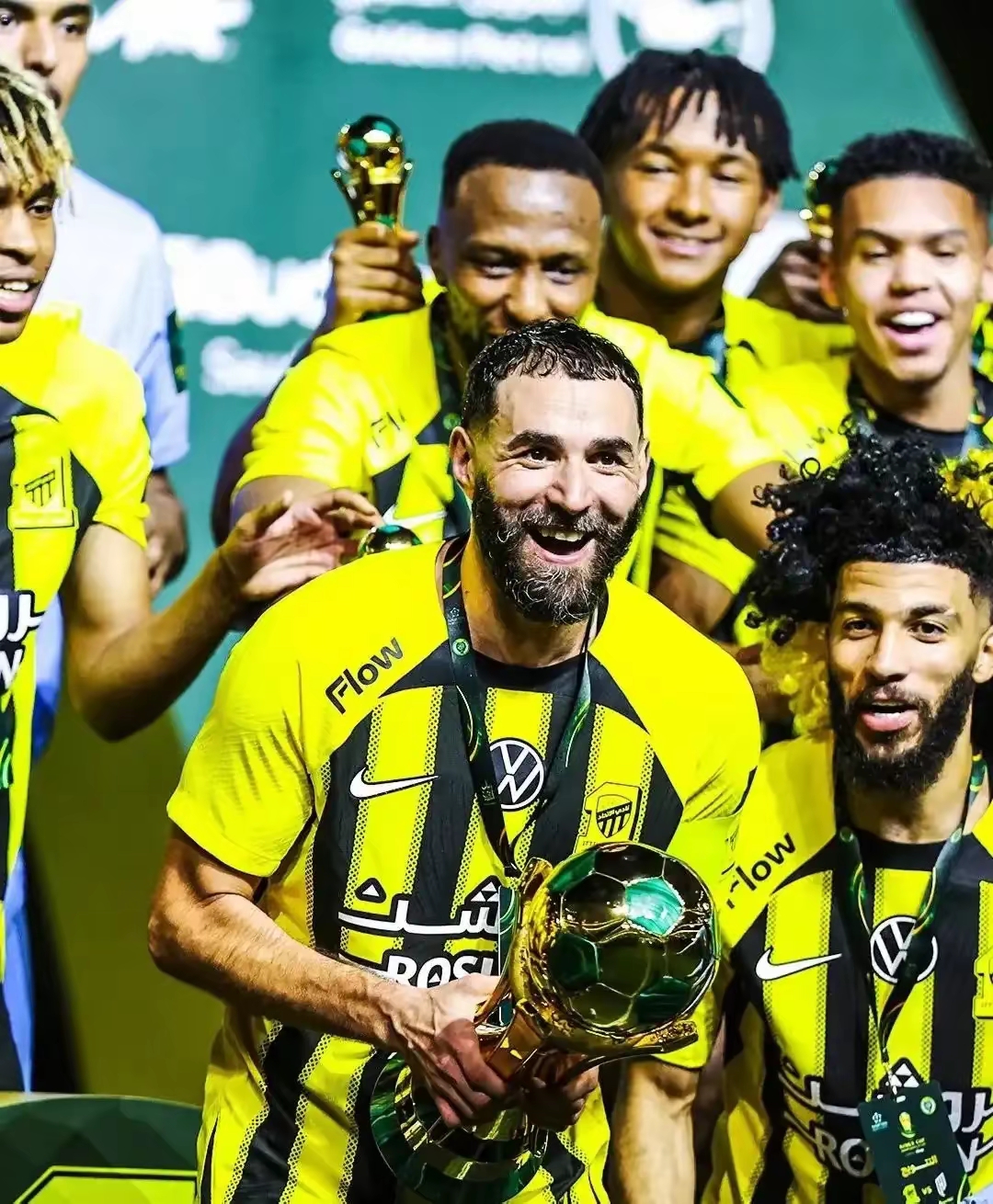 国王杯冲刺阶段走向成谜，皇家马德里扳平良机，球迷炸锅，控场能力受关注的简单介绍